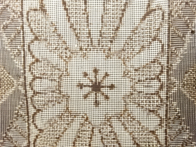 アンティーク　花亀甲模様織り出し本場泥大島紬着物